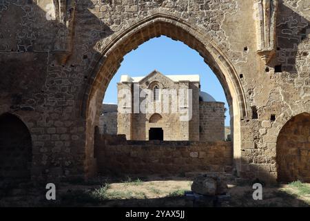 L'Église apostolique arménienne dans la ville fortifiée de Famagouste (Gazimagusa) République turque de Chypre du Nord vue de l'Église carmélite. Construit Banque D'Images