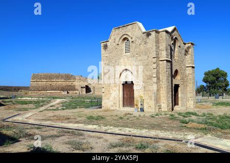 Église apostolique arménienne dans la ville fortifiée de Famagouste (Gazimagusa) Chypre du Nord. Construit au XIVe siècle par des réfugiés arméniens de Cilicie Banque D'Images