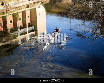 Aviron sur la rivière, Durham City Centre, Nord-est de l'Angleterre, Royaume-Uni en 2010 Banque D'Images