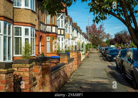Maisons traditionnelles en terrasse de briques à Londres. Angleterre Banque D'Images