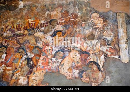 Ajanta Cave 17 : mur de gauche de la véranda. Scène du palais. Aurangabad, Maharashtra, Inde Banque D'Images