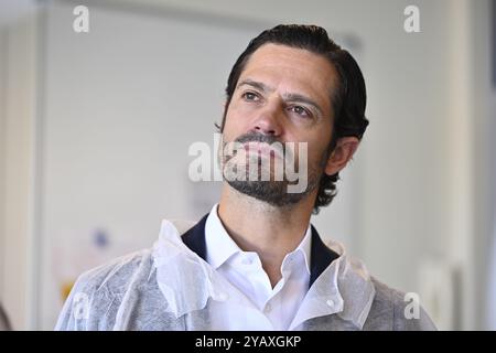 Uppsala, Suède. 16 octobre 2024. Le prince Carl Philip de Suède visite Akademiska sjukhuset, hôpital universitaire d'Uppsala, à Uppsala, Suède, le 16 octobre, 2024.photo : Anders Wiklund/TT/Code 10040 crédit : TT News Agency/Alamy Live News Banque D'Images