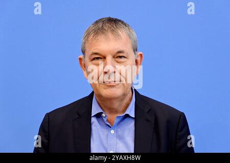 Philippe Lazzarini BEI der Bundespressekonferenz UNRWA : Aktuelle situation und Schwierigkeiten der humanitären Hilfe im Nahen Osten im Haus der Bundespressekonferenz. Berlin, 16.10.2024 *** Philippe Lazzarini à la Conférence de presse fédérale de l'UNRWA situation actuelle et difficultés de l'aide humanitaire au moyen-Orient dans la Maison de la Conférence de presse fédérale Berlin, 16 10 2024 Foto:XF.xKernx/xFuturexImagex unrwa 4006 Banque D'Images