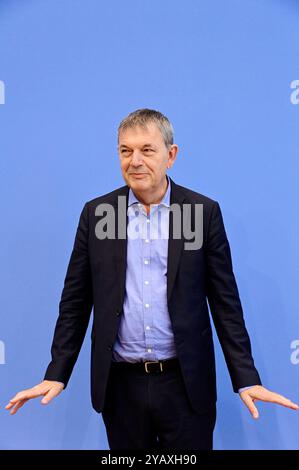 Philippe Lazzarini BEI der Bundespressekonferenz UNRWA : Aktuelle situation und Schwierigkeiten der humanitären Hilfe im Nahen Osten im Haus der Bundespressekonferenz. Berlin, 16.10.2024 *** Philippe Lazzarini à la Conférence de presse fédérale de l'UNRWA situation actuelle et difficultés de l'aide humanitaire au moyen-Orient dans la Maison de la Conférence de presse fédérale Berlin, 16 10 2024 Foto:XF.xKernx/xFuturexImagex unrwa 4004 Banque D'Images