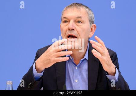 Philippe Lazzarini BEI der Bundespressekonferenz UNRWA : Aktuelle situation und Schwierigkeiten der humanitären Hilfe im Nahen Osten im Haus der Bundespressekonferenz. Berlin, 16.10.2024 *** Philippe Lazzarini à la Conférence de presse fédérale de l'UNRWA situation actuelle et difficultés de l'aide humanitaire au moyen-Orient dans la Maison de la Conférence de presse fédérale Berlin, 16 10 2024 Foto:XF.xKernx/xFuturexImagex unrwa 4011 Banque D'Images