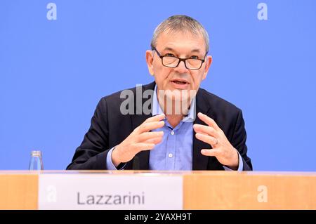 Philippe Lazzarini BEI der Bundespressekonferenz UNRWA : Aktuelle situation und Schwierigkeiten der humanitären Hilfe im Nahen Osten im Haus der Bundespressekonferenz. Berlin, 16.10.2024 *** Philippe Lazzarini à la Conférence de presse fédérale de l'UNRWA situation actuelle et difficultés de l'aide humanitaire au moyen-Orient dans la Maison de la Conférence de presse fédérale Berlin, 16 10 2024 Foto:XF.xKernx/xFuturexImagex unrwa 4007 Banque D'Images