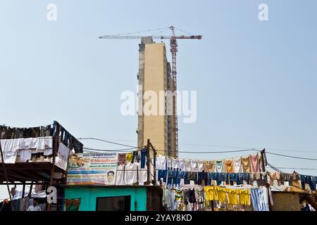 Blanchisserie, vie quotidienne dans le bidonville près de Colaba, Mumbai, Inde Banque D'Images