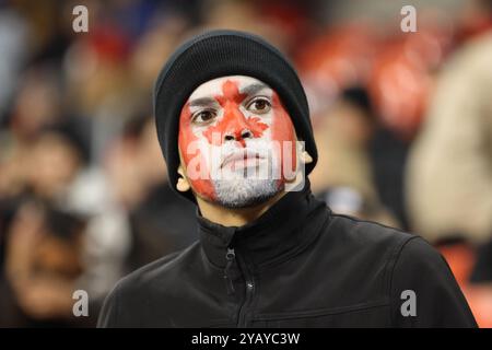 Toronto, Canada. 15 octobre 2024. Toronto, Ontario, Canada, 15 octobre 2024, les partisans d'équipe Canada ont été repérés avec la peinture du visage du drapeau canadien lors du match amical international entre équipe Canada et Panama au BMO Field. (Photo de Indrawan Kumala/Sipa USA) crédit : Sipa USA/Alamy Live News Banque D'Images