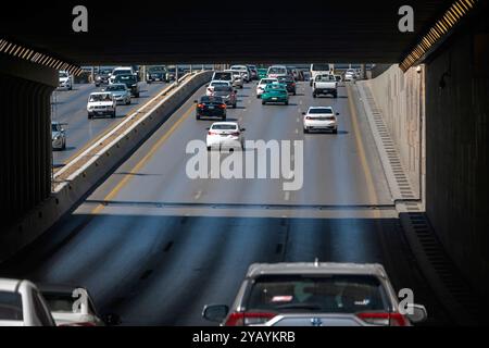 Photo de rue de Riyad, Olaya rues et trafic Banque D'Images