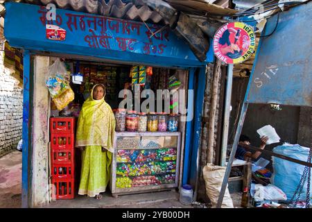 La vie quotidienne, des bidonvilles près de Colaba, Mumbai, Inde Banque D'Images