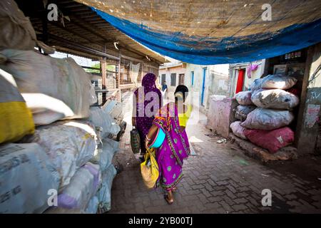 La vie quotidienne, des bidonvilles près de Colaba, Mumbai, Inde Banque D'Images