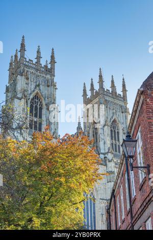 York Minster West End Bell Towers, centre-ville, York, Royaume-Uni Banque D'Images
