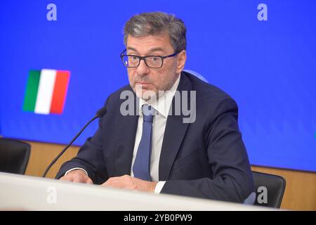 Italie, Rome, 16 octobre 2024 : Palais Chigi, Giancarlo Giorgetti, ministre de l'économie, en conférence de presse sur la loi de budget économique photo © Stefano Carofei/Sintesi/Alamy Live News Banque D'Images