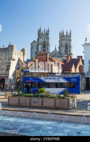 York Minster West End Bell Towers from St Leonards place, City centre, York, UK Banque D'Images
