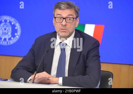 Italie, Rome, 16 octobre 2024 : Palais Chigi, Giancarlo Giorgetti, ministre de l'économie, en conférence de presse sur la loi de budget économique photo © Stefano Carofei/Sintesi/Alamy Live News Banque D'Images