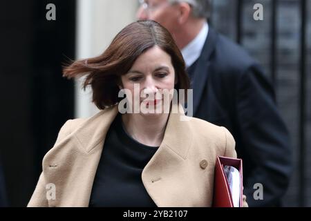 Londres, Royaume-Uni. 15 octobre 2024. Bridget Phillipson, secrétaire d'État à l'éducation et ministre des femmes et de l'égalité, quitte le 10 Downing Street après la réunion du Cabinet. Banque D'Images