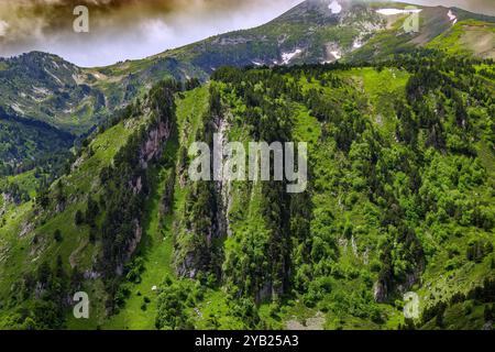 Photo du Col de Pailheres situé dans le département de l'Ariège, dans les Pyrénées françaises. Ce col culmine à une altitude de 2 001 mètres au-dessus du Banque D'Images