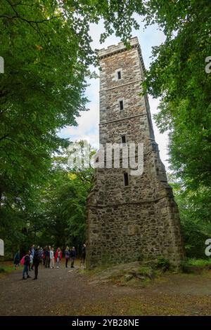 Corstorphine Hill Tower (également connue sous le nom de Clermiston Tower ou Scott Tower) est un monument commémoratif de Sir Walter Scott Banque D'Images