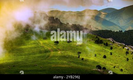 Photo du Col de Pailheres situé dans le département de l'Ariège, dans les Pyrénées françaises. Ce col culmine à une altitude de 2 001 mètres au-dessus du Banque D'Images