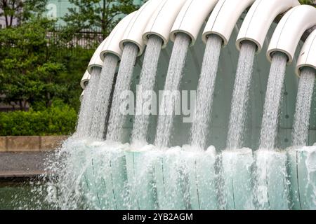 Tokyo, Japon - 20 juin 2016 : détail du parc de la fontaine de Wadakura dans le quartier de Marunouchi. Construit pour commémorer le mariage royal de l'Empe Banque D'Images