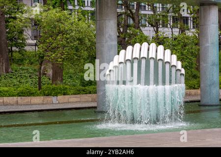 Tokyo, Japon - 20 juin 2016 : le parc des fontaines de Wadakura dans le quartier de Marunouchi. Construit pour commémorer le mariage royal de l'empereur et EM Banque D'Images