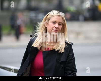 Londres, Royaume-Uni. 15 octobre 2024. Ellie Reeves, présidente du Parti travailliste et ministre sans portefeuille, arrive au 10 Downing Street pour la réunion du Cabinet. Banque D'Images