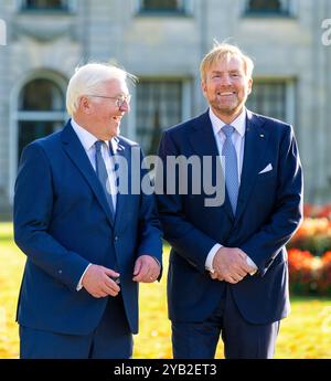 Dinkelland, pays-Bas, 2024-10-16 16 16:33:04 DINKELLAND, 16-10-2024, le roi Willem Alexander et le président fédéral allemand Frank-Walter Steinmeier sont en visite de travail dans la municipalité de Dinkelland. La visite est axée sur la coopération dans divers domaines dans cette région frontalière germano-néerlandaise. PHOTO : NLBeeld/POOL/Schoemaker crédit : NL Beeld / Patrick van EMST Banque D'Images