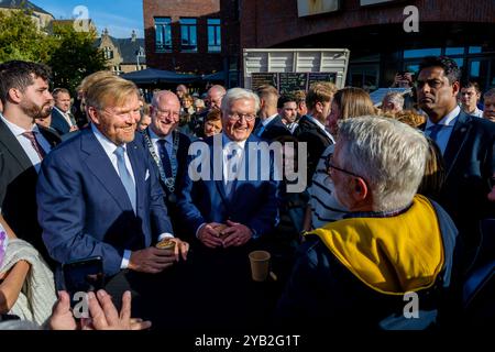 Dinkelland, pays-Bas, 2024-10-16 15:09:21 DINKELLAND, 16-10-2024, le roi Willem Alexander et le président fédéral allemand Frank-Walter Steinmeier sont en visite de travail dans la municipalité de Dinkelland. La visite est axée sur la coopération dans divers domaines dans cette région frontalière germano-néerlandaise. PHOTO : NLBeeld/POOL/Schoemaker crédit : NL Beeld / Patrick van EMST Banque D'Images