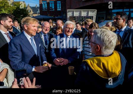 Dinkelland, pays-Bas, 2024-10-16 15:09:20 DINKELLAND, 16-10-2024, le roi Willem Alexander et le président fédéral allemand Frank-Walter Steinmeier sont en visite de travail dans la municipalité de Dinkelland. La visite est axée sur la coopération dans divers domaines dans cette région frontalière germano-néerlandaise. PHOTO : NLBeeld/POOL/Schoemaker crédit : NL Beeld / Patrick van EMST Banque D'Images