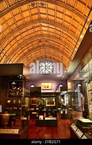 Autour du Royaume-Uni - plafond orné dans le Mc Manus Museum & Art Gallery, Dundee Banque D'Images