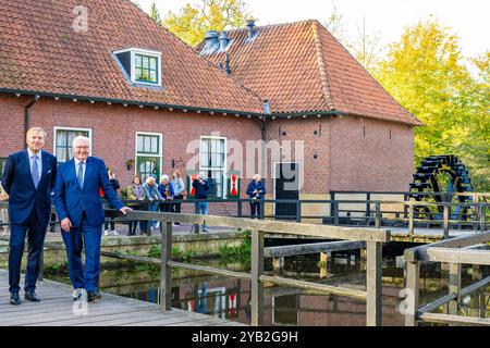 Dinkelland, pays-Bas, 2024-10-16 16 16:26:57 DINKELLAND, 16-10-2024, le roi Willem Alexander et le président fédéral allemand Frank-Walter Steinmeier sont en visite de travail dans la municipalité de Dinkelland. La visite est axée sur la coopération dans divers domaines dans cette région frontalière germano-néerlandaise. PHOTO : NLBeeld/POOL/Schoemaker crédit : NL Beeld / Patrick van EMST Banque D'Images