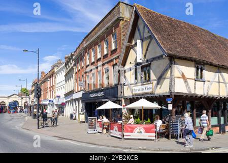 Salisbury Marked Frog Bistro et Pizza Express Restaurant Blue Boar Row Salisbury centre-ville Salisbury UK Salisbury Wiltshire Angleterre GB Europe Banque D'Images