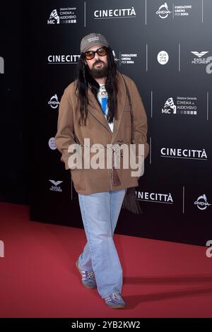 Rome, Italien. 16 octobre 2024. Créateur de mode italien et directeur créatif de Valentino, Alessandro Michele assiste au tapis rouge de pré-ouverture Megalopolis du 19ème Festival du film de Rome et du 22ème Alice Nella Citta' aux studios de Cinecitta. Rome (Italie), 14 octobre 2024. Crédit : dpa/Alamy Live News Banque D'Images