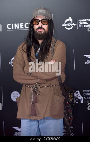 Rome, Italien. 16 octobre 2024. Créateur de mode italien et directeur créatif de Valentino, Alessandro Michele assiste au tapis rouge de pré-ouverture Megalopolis du 19ème Festival du film de Rome et du 22ème Alice Nella Citta' aux studios de Cinecitta. Rome (Italie), 14 octobre 2024. Crédit : dpa/Alamy Live News Banque D'Images