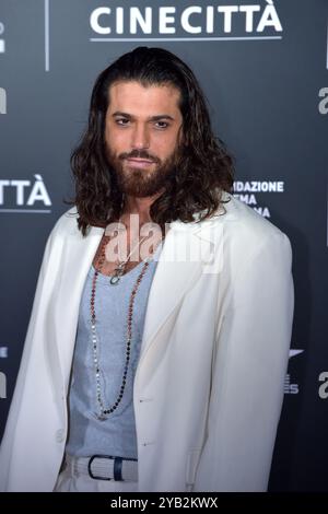 Rome, Italien. 16 octobre 2024. CAN Yaman assiste au tapis rouge de pré-ouverture Megalopolis du 19ème Festival du film de Rome et du 22ème Alice Nella Citta' dans les studios de Cinecitta. Rome (Italie), 14 octobre 2024. Crédit : dpa/Alamy Live News Banque D'Images
