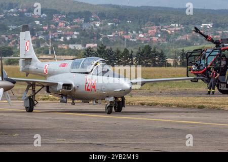 PZL TS-11 Iskra jet trainer - rouler au Air Show Kosice 2024. Slovaquie, Europe. Banque D'Images