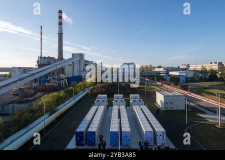 Plana nad Luznici, République tchèque. 16 octobre 2024. Lancement de la nouvelle installation de stockage par batteries de C-ENERGY à Plana nad Luznici, en République tchèque, le 16 octobre 2024, qui devrait devenir la plus grande de Tchéquie. Crédit : Vaclav Pancer/CTK photo/Alamy Live News Banque D'Images