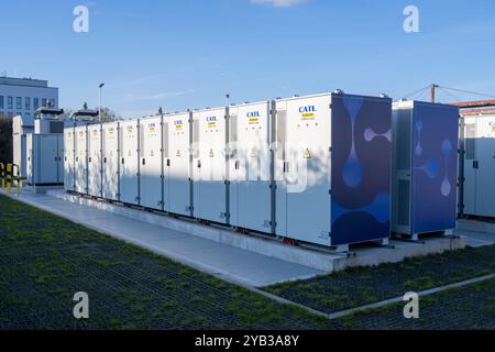 Plana nad Luznici, République tchèque. 16 octobre 2024. Lancement de la nouvelle installation de stockage par batteries de C-ENERGY à Plana nad Luznici, en République tchèque, le 16 octobre 2024, qui devrait devenir la plus grande de Tchéquie. Crédit : Vaclav Pancer/CTK photo/Alamy Live News Banque D'Images