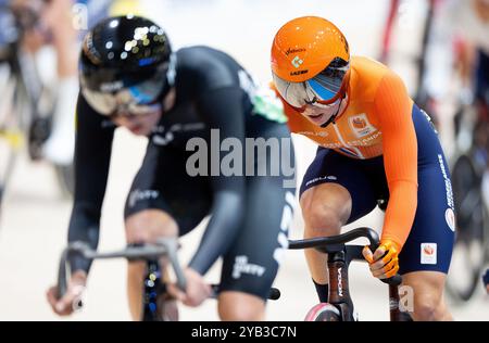 BALLERUP - 16/10/2024, Lorena Wiebes pendant la course de scratch féminine le premier jour des Championnats du monde de cyclisme sur piste au Ballerup Super Arena. ANP IRIS VAN DEN BROEK Banque D'Images