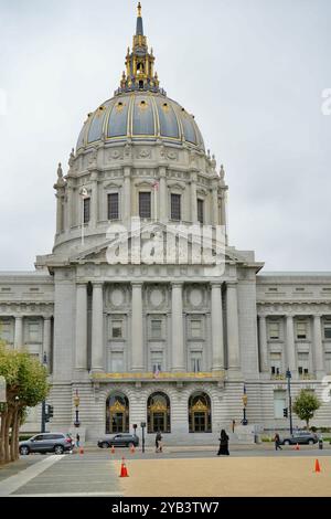 L'entrée principale et le dôme de l'hôtel de ville de San Fransisco. Banque D'Images