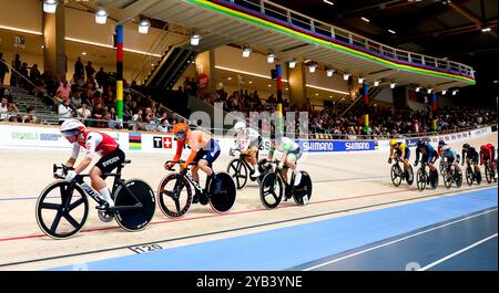 BALLERUP - 16/10/2024, Lorena Wiebes pendant la course de scratch féminine le premier jour des Championnats du monde de cyclisme sur piste au Ballerup Super Arena. ANP IRIS VAN DEN BROEK Banque D'Images