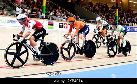 BALLERUP - 16/10/2024, Lorena Wiebes pendant la course de scratch féminine le premier jour des Championnats du monde de cyclisme sur piste au Ballerup Super Arena. ANP IRIS VAN DEN BROEK Banque D'Images