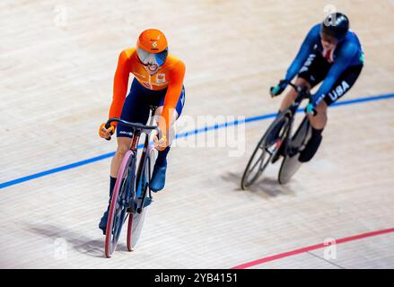 BALLERUP - 16/10/2024, Lorena Wiebes pendant la course de scratch féminine le premier jour des Championnats du monde de cyclisme sur piste au Ballerup Super Arena. ANP IRIS VAN DEN BROEK Banque D'Images