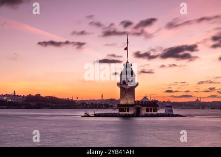 Exposition longue de la Tour de jeune fille. Magnifique paysage. Istanbul, Turquie. Nom turc ; Kiz Kulesi. Banque D'Images