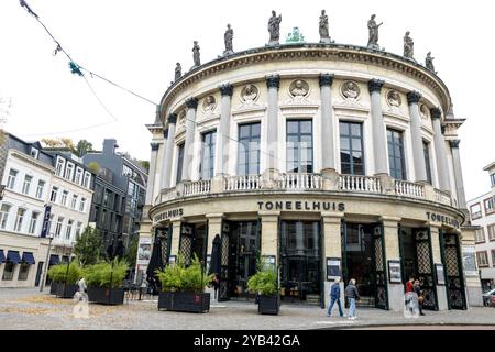 Anvers, Belgique. 16 octobre 2024. Vue extérieure du Toneelhuis au théâtre Bourlaschouwberg à Anvers, mercredi 16 octobre 2024. BELGA PHOTO WARD VANDAEL crédit : Belga News Agency/Alamy Live News Banque D'Images