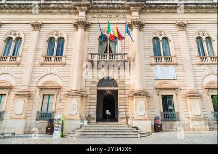 Scicli, Sicile, Italie - 4 octobre 2024 : le bâtiment de la mairie dans le centre de Scicli, ville baroque dans la province de Raguse. Banque D'Images