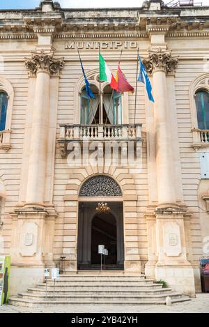 Scicli, Sicile, Italie - 4 octobre 2024 : le bâtiment de la mairie dans le centre de Scicli, ville baroque dans la province de Raguse. Banque D'Images