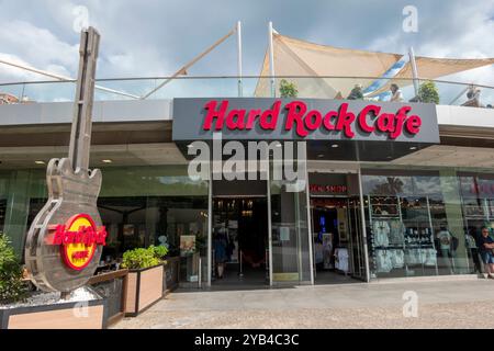 Málaga, Espagne - 8 juin 2024 : la façade du Hard Rock Cafe est située à Muelle Uno dans la ville espagnole de Málaga. Banque D'Images