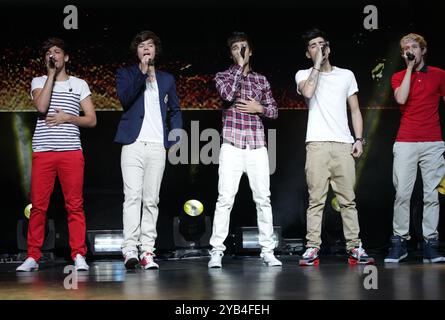 Universal City, États-Unis. 16 juin 2012. 16 juin 2012 Universal City, CA. Louis Tomlinson, Harry Styles, Liam Payne, Zayn Malik et Niall Horan du groupe One Direction One Direction en concert au Gibson Amphitheatre © GaAs/AFF-USA. Crédit COM : AFF/Alamy Live News Banque D'Images