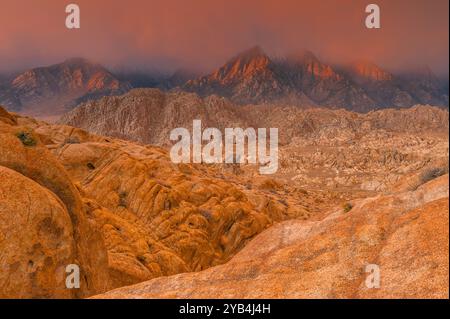 Sunrise, Alabama Hills, forêt nationale d'Inyo, Sierra orientale, Californie Banque D'Images